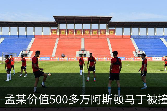 孟某价值500多万阿斯顿马丁被撞，肇事网约车全责，司机无奈：没商业险，只能分期慢慢赔，平台表态；4名幼童裸体在小区内跑动｜三农早餐